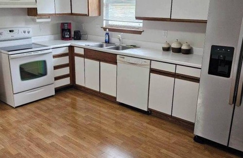 Weldon Spring Heights House | Cambrook - 5 bedrm - 8 Beds 2 bathrooms
