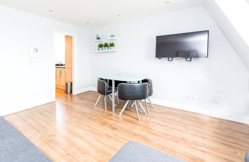 Belsize Park Apartment | Camden Apartment E/Apartment