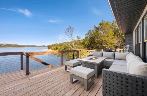 Rogers House | Camel Rock-ON Beaver Lake-Sweeping Views-Sleeps 18