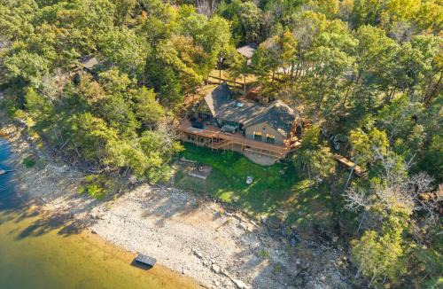 Rogers House | Camel Rock-ON Beaver Lake-Sweeping Views-Sleeps 18