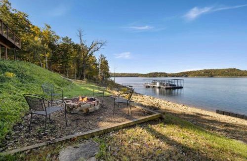 Rogers House | Camel Rock-ON Beaver Lake-Sweeping Views-Sleeps 18