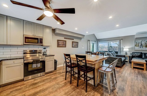 Village at Camelback House | Camelback,Aquatopia/Camelbeach Waterparks,Pool,Tennis,Paintball,Jacuzzi,Zip-Line