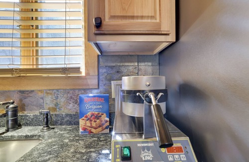 Tannersville House | CAMELBACK CABIN “Brand New”