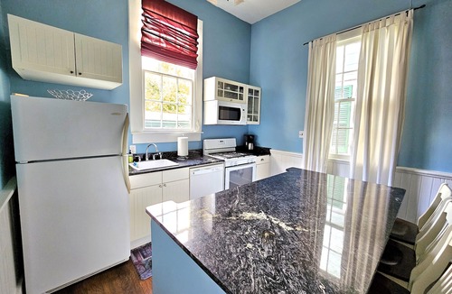 Faubourg Delassize House | Camelback Guest House