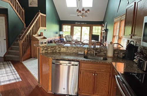 Tannersville House | Camelback Mt View! Beautiful - 4bd 3bth Private Home