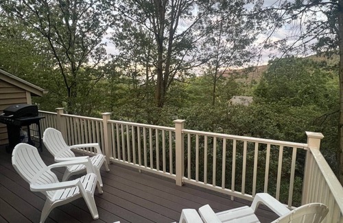 Tannersville House | Camelback Mt View! Beautiful - 4bd 3bth Private Home