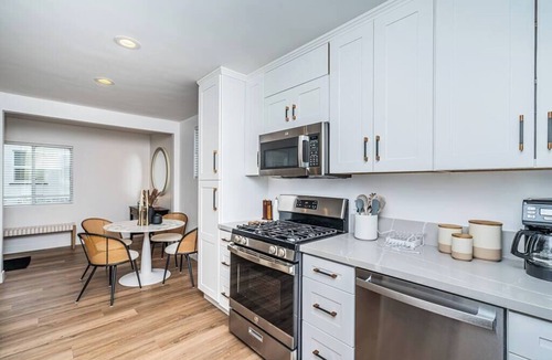 Coronado House | Camellia Suite I Walkable Near Shops + Dining