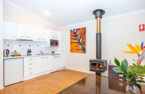 North Tamborine Cottage | Camelot Boutique Accommodations