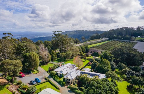 North Tamborine Cottage | Camelot Boutique Accommodations