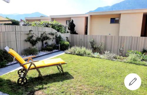 Gordola House | Camera in casa con giardino