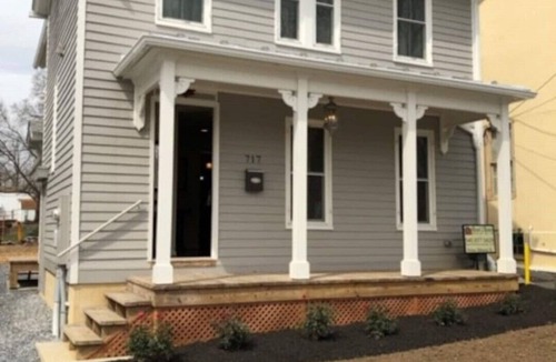 Winchester House | Cameron Charmer pristine downtown apt with double master suites