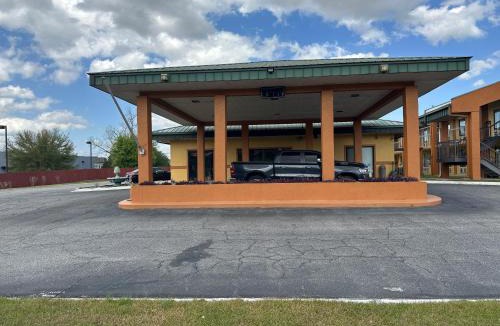 Camilla Hotel | Camilla Inn & Suites