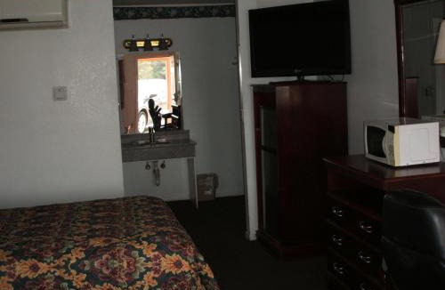 Big Spring Hotel | Camlot Inn Motel