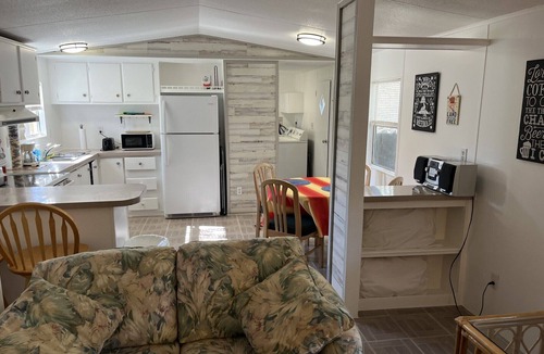 Homosassa House | Camp 1 w/Canal Boat Dock Included