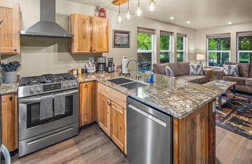 Paradise Estates Cottage | Camp 303