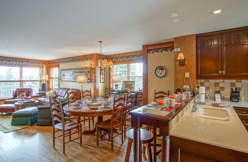 Edray House | Camp 4 # 11: 3 Bedrooms + Bonus Sleeping Den, 3.5 Baths: Slope Side