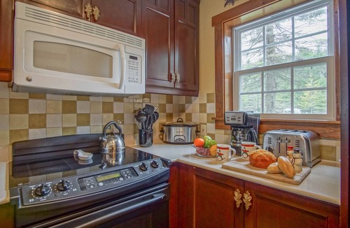 Edray House | Camp 4 # 11: 3 Bedrooms + Bonus Sleeping Den, 3.5 Baths: Slope Side