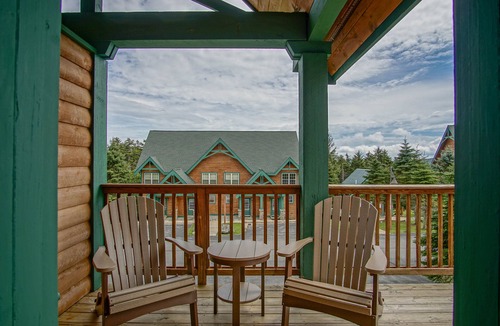 Edray House | Camp 4 # 11: 3 Bedrooms + Bonus Sleeping Den, 3.5 Baths: Slope Side