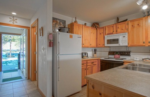 Edray House | Camp 4 #2: 2 Bedrooms, 2.5 Baths: Slope Side, Gas Fireplace.