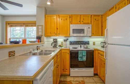 Edray House | Camp 4 #21: 2 Bedrooms, 2.5 Baths: Slope Side, Gas Fireplace