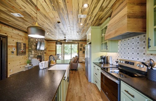 Broken Bow Cabin | Camp Canoe|Breathtaking Views|Sleeps 9