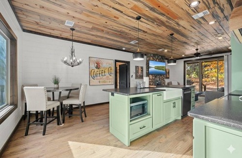 Broken Bow Cabin | Camp Canoe|Breathtaking Views|Sleeps 9
