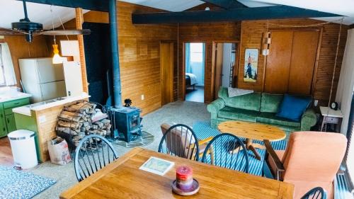 Harrisonville House | Camp Dandelion Cabin