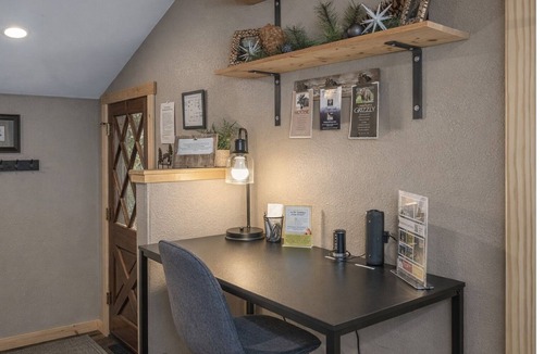 Ardenvoir Cabin | Camp David 1 Bedroom Home by NW Comfy Cabins