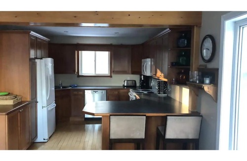 Kearney Cottage | Camp David Beautiful five bedroom cottage-Private Beach