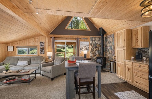 Ardenvoir Cabin | Camp David | Hot Tub | ROKU | Couples | Deck