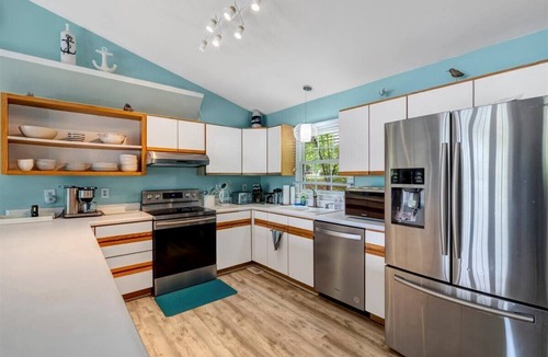 Macon House | Camp Holiday| Waterfront | Pet Friendly