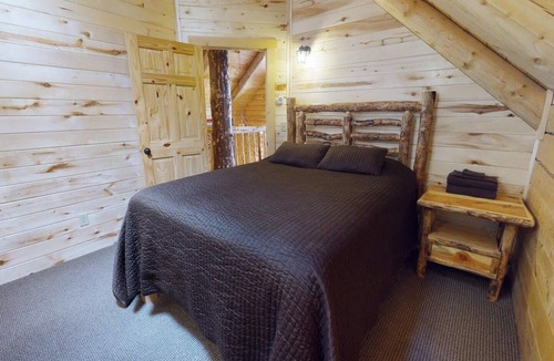 Monticello House | Camp Jackson 8 BR Lodge