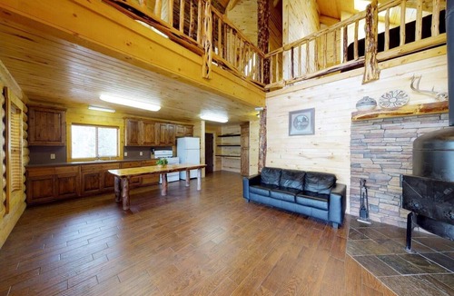 Monticello House | Camp Jackson 8 BR Lodge