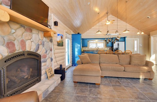 Brainerd Cabin | Camp Lake Cabin: Lakefront & Pet Friendly!