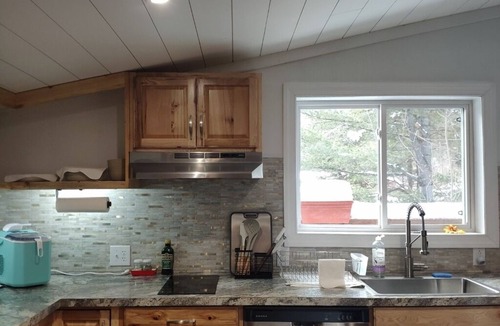 Wilmington Apartment | Camp Lily, Whiteface-Vacation, Modern Apartment, Perfect 2 bedroom with AC