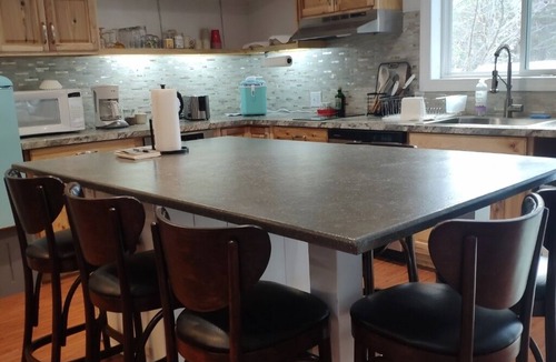 Wilmington Apartment | Camp Lily, Whiteface-Vacation, Modern Apartment, Perfect 2 bedroom with AC