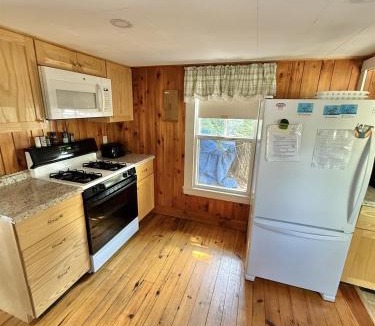 Sebago Villa | CAMP LINDY LIMIT 7 cottage