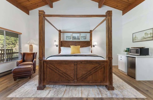 Camp Nelson Hotel | Camp Nelson Lodge Room 10