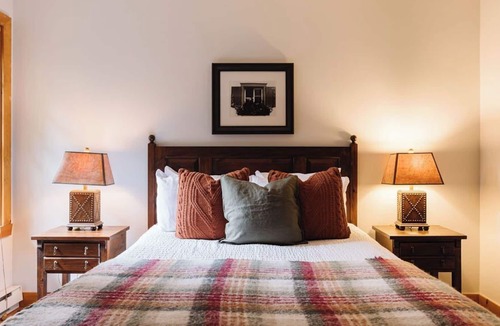 Lac Superieur Village Ski Chalet | Camp Nord Tremblant- Jacuzzi/ 2 min Ski