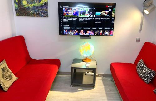 Collblanc y La Torrassa Apartment | Camp Nou, Europa Fira - modern two-bedroom apartment with heating
