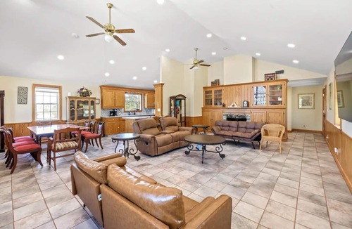 Dripping Springs House | Camp Orion - Spacious 6-bedroom with AC and WiFi in welcoming Dripping Springs