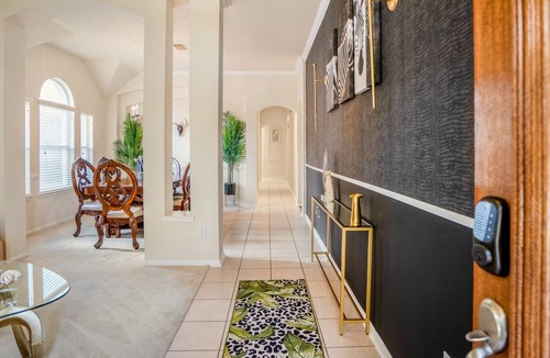 Houston House | Camp out in Htx. Sleeps 9, near - IAH & Spring