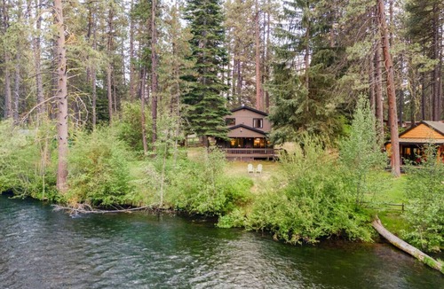 Camp Sherman House | Camp Sherman Riverfront Getaway