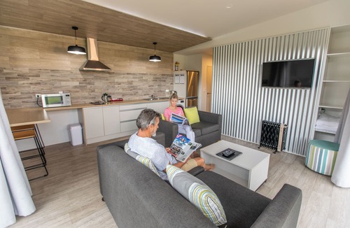 Waipu Cove Hotel | Camp Waipu Cove