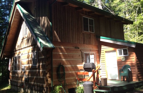 Hoodsport Cabin | Camp Wolf at Lake Cushman