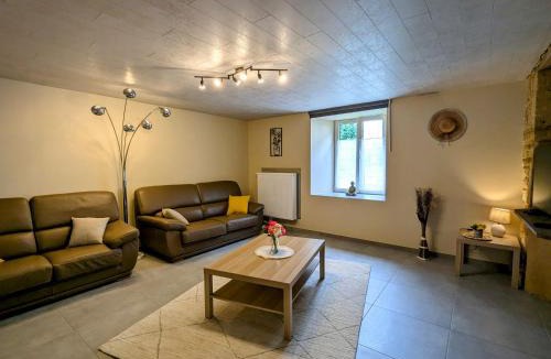 Han-les-Juvigny House | Campagne, confort moderne : Grand appartement rénové pour 8 pers. avec terrasse et jardin spacieux - FR-1-585-135