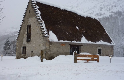 Campan Ski Chalet | CAMPAN Authentic thatched barn, completely renovated, very comfortable