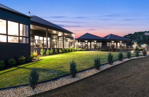 Meeniyan Apartment | Campania Non Spa Suite