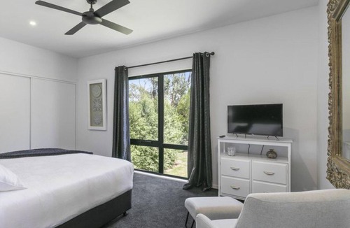 Meeniyan Apartment | Campania Spa Suite 2