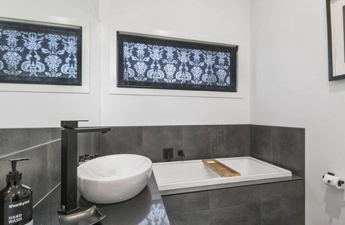 Meeniyan Apartment | Campania Spa Suite 2